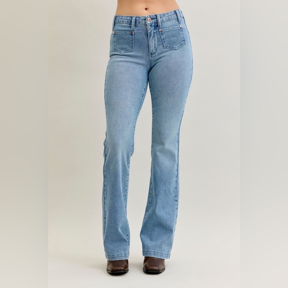 NEW🎉🎉Judy Blue Full Size Mid Rise Bootcut Jeans with Contrast Wash Plus Size - Picture 2 of 14